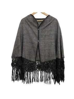 Artesanias Yana Alpaca RuanaWool poncho fringe floral crochet grey button up O/S